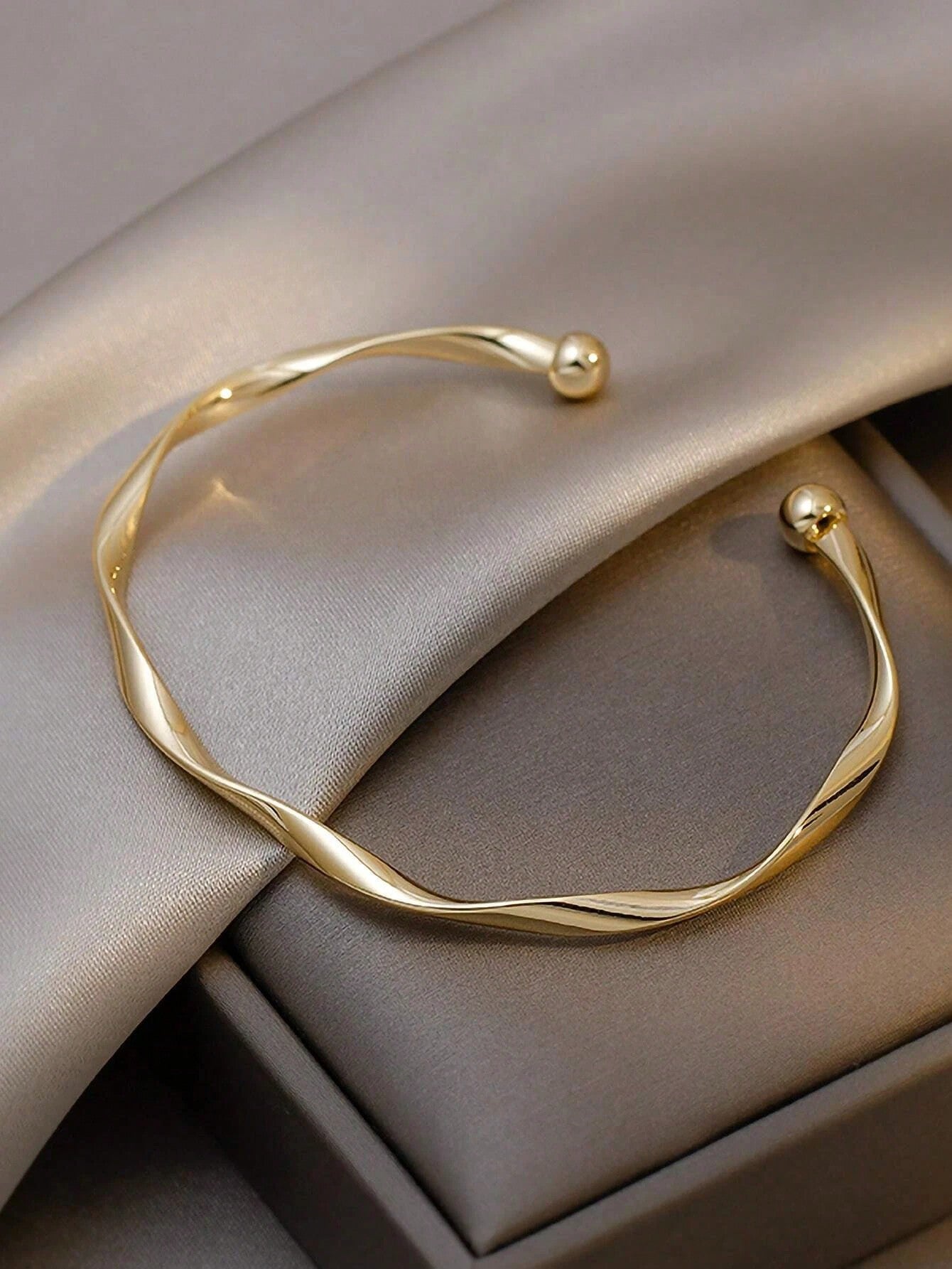 Twist Knot Design Metal Bangle