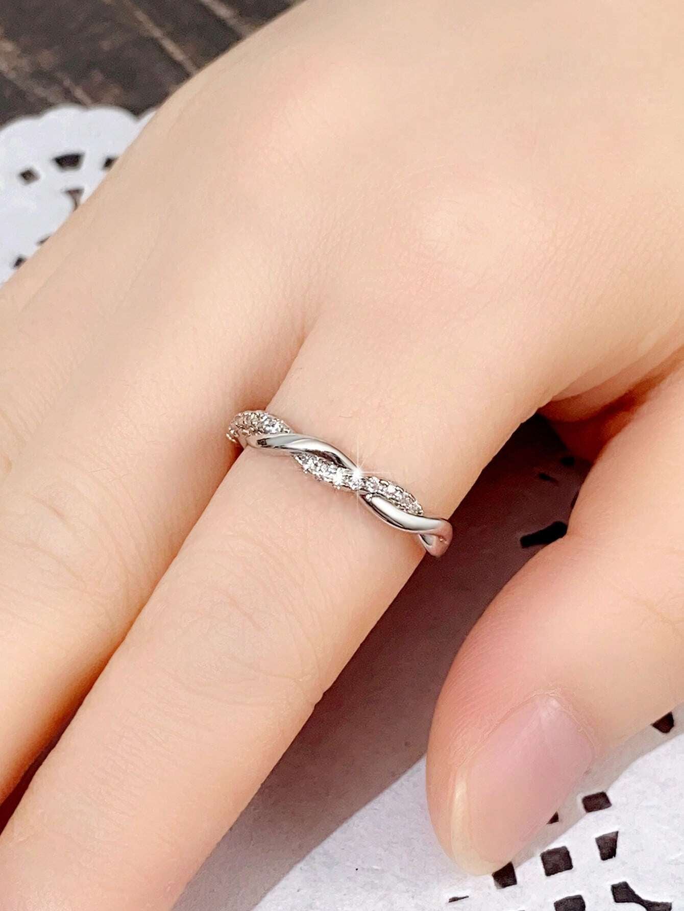 Elegant Zirconia Ring